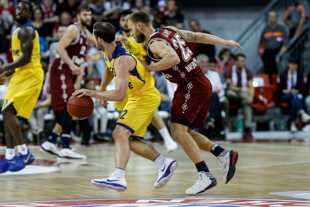 更自信地面 更自信地面