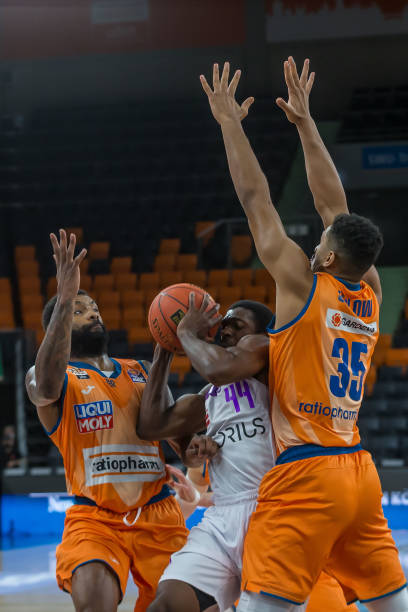 侧身凌空 侧身凌空