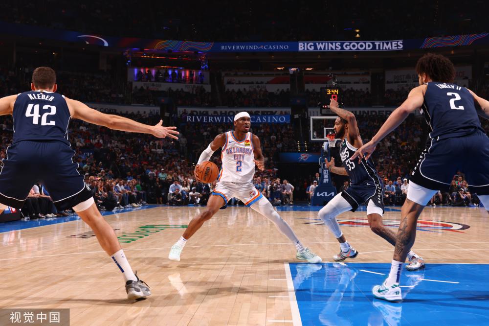 座无虚席 座无虚席