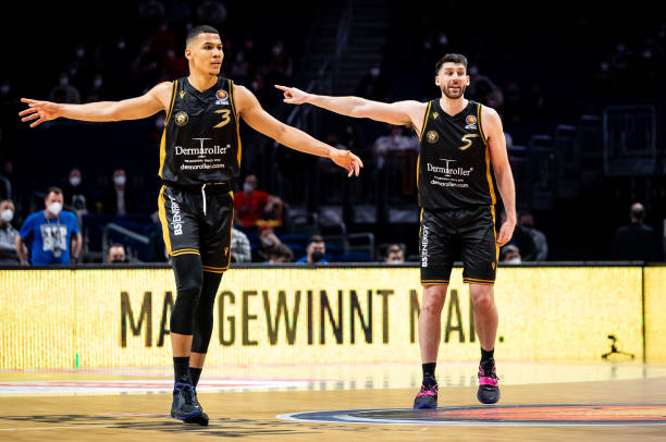 塞尔塔在防 塞尔塔在防